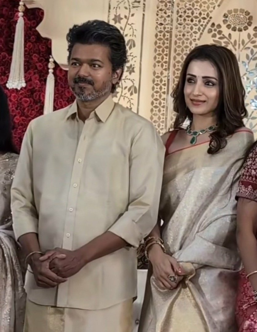Willyfelix08's tweet photo. New Anni Unlocked!!👀✅

Vijay &amp; Trisha Spotted!!👌🏼

#ThalapathyVijay𓃵 
#TrishaKrishnan https://t.co/4Mgrf1Ch9O