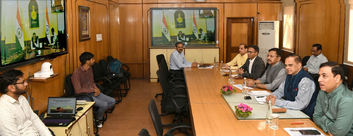 नमो भारत रेल कारिडोर योजना

राज्य के मुख्य सचिव श्री वी. श्रीनिवास और हरियाणा सरकार के मुख्य सचिव श्री अनुराग रस्तोगी की वीसी के माध्यम से हुई बैठक

शाहजहांपुर, घीलोठ, नीमराणा, बहरोड़ जैसे औद्योगिक क्षेत्रों को दिल्ली और गुरूग्राम से उच्च गति रेल कनेक्टिविटी मिलेगी

होगा क्षेत्र