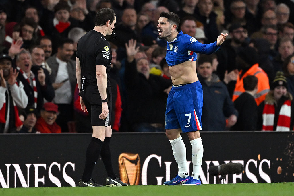 FootChampTv's tweet photo. Pedro Neto has been charged by the English FA after being sent off against Arsenal. The official statement read:

"It’s alleged that the player acted in an improper manner by failing to leave the pitch promptly; and/or used abusive words towards the match official/s. Pedro Neto has until Monday 9 March to provide a response."