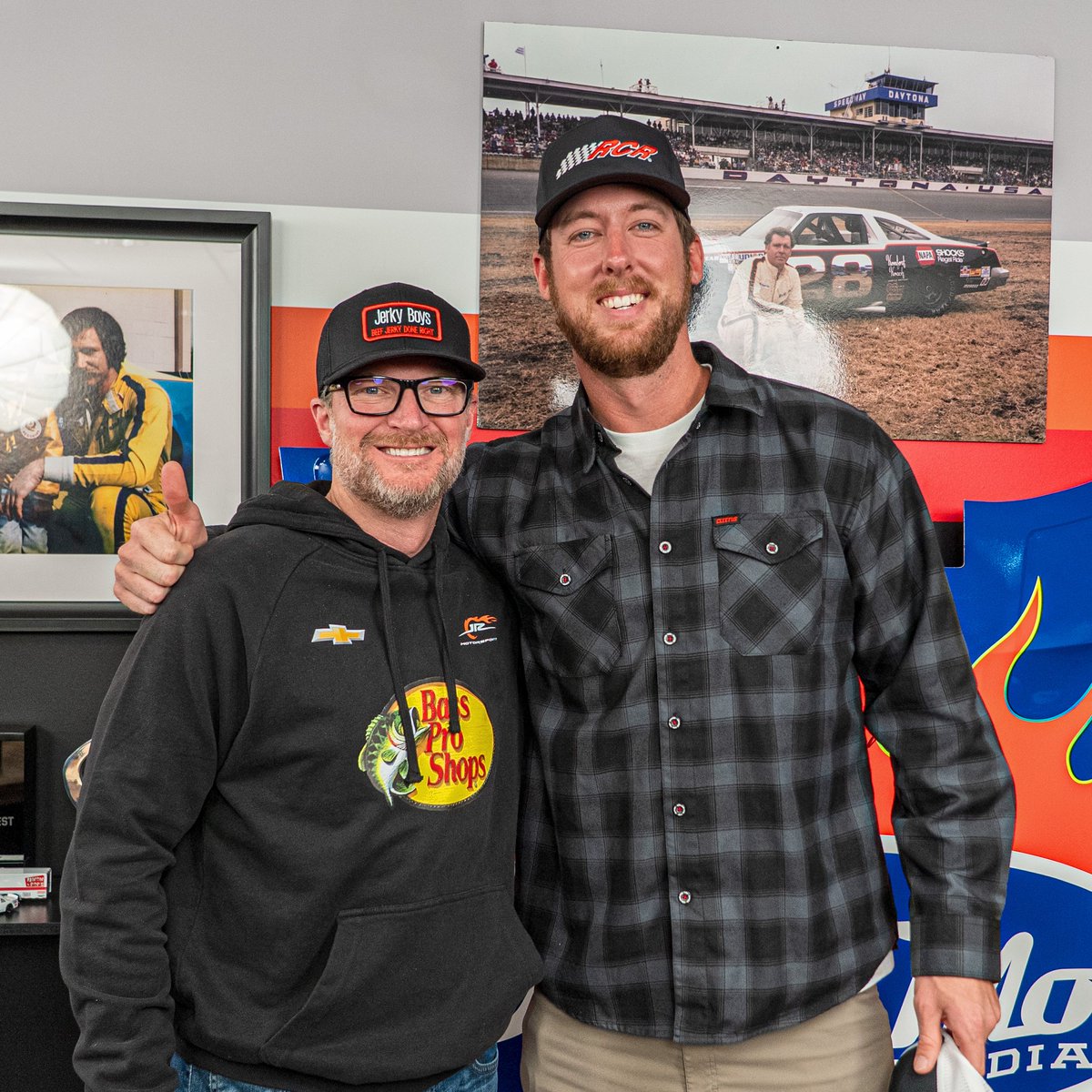 Dirty Mo Media tweet media