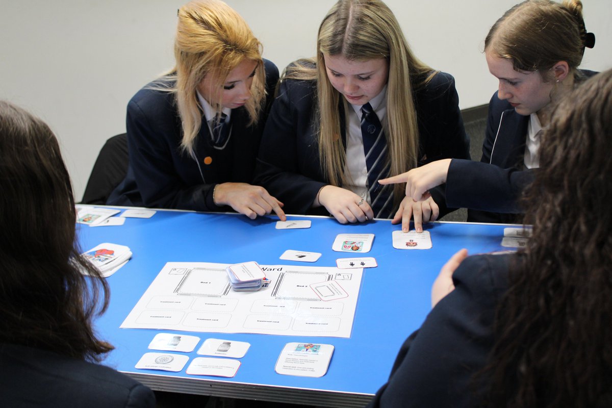 scottcollegeply's tweet image. 🩺🚑 Year 10 take on the Lifeline Medical Rush!

Teams tackled fast-paced patient scenarios with visiting medical students from Plymouth Peninsula Medical School.
“It was fun but a little stressful… we worked as a team and had great results!”

#FutureMedics #InteractiveLearning