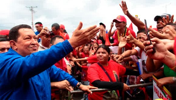 Hace trece años, el mundo conoció la lamentable noticia de la muerte de Hugo Chávez. Para el pueblo cubano el líder bolivariano simbolizó hermandad, solidaridad, cooperación y apoyo incondicional. Por eso, como dijo #Fidel, falleció el mejor amigo que tuvo el pueblo cubano.