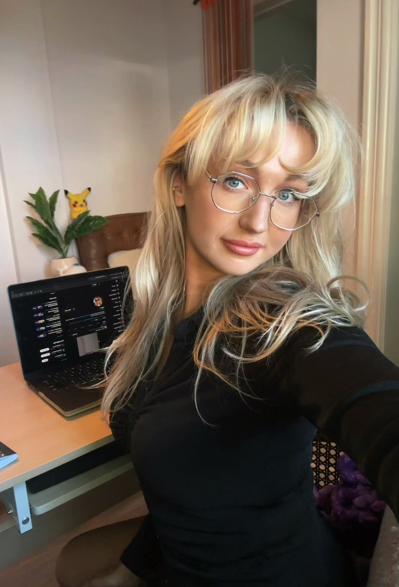 lilybrodi's tweet photo. gm nerds https://t.co/dKuYWWHZGx