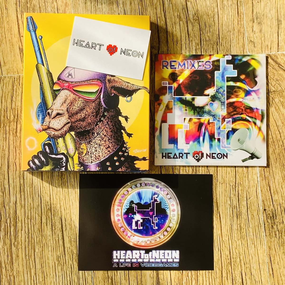 retroguybry's tweet photo. Posties been!
#HeartOfNeon #Llamasoft #JeffMinter https://t.co/fhsjuElHzk