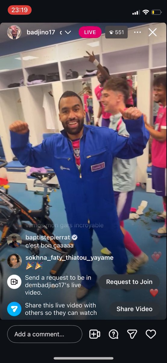 Media Parisien tweet media