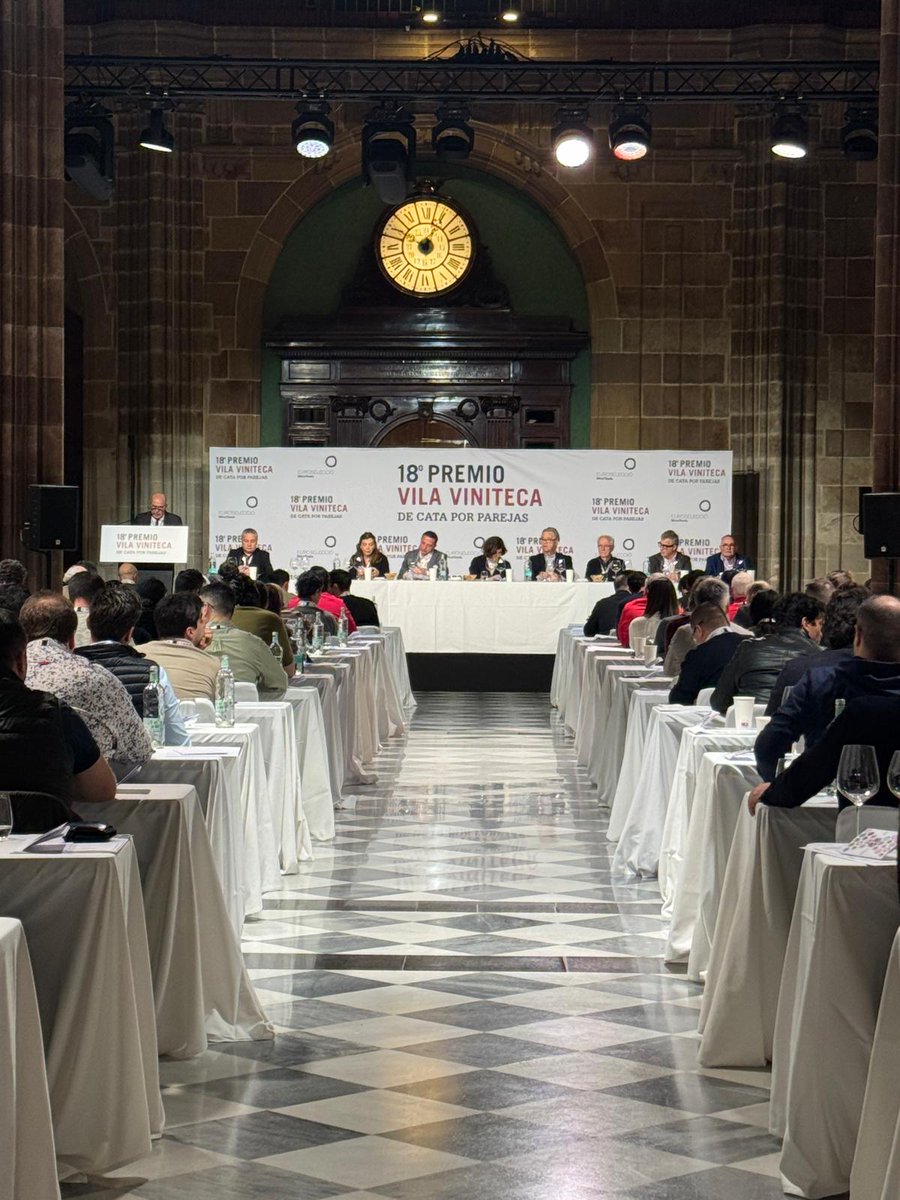 AmarzoaVV's tweet photo. Experiencing Cata por Parejas by @vilaviniteca from the inside 🍷
Feeling the focus and tension of the participants in one of the most exciting blind tasting competitions. 

Proud of the colleagues working behind the scenes to secure the wines for the competition.💪💪 https://t.co/pHNRtFsWSc