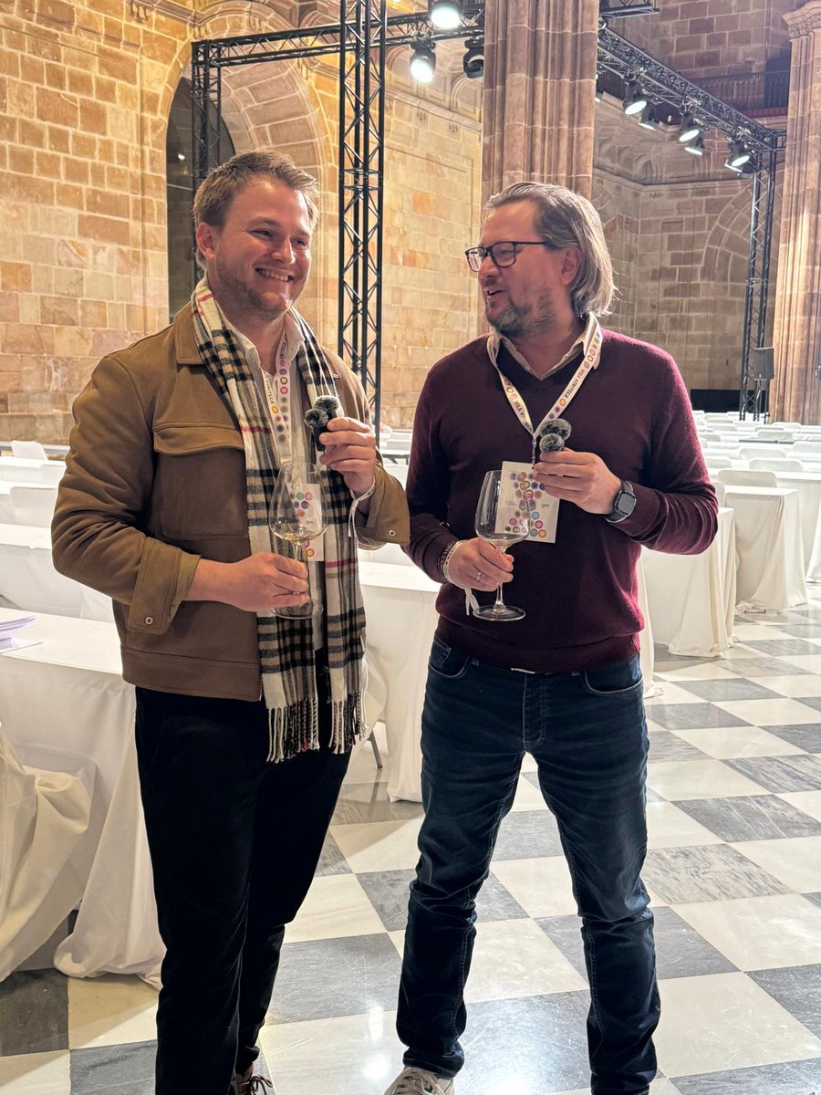 AmarzoaVV's tweet photo. Experiencing Cata por Parejas by @vilaviniteca from the inside 🍷
Feeling the focus and tension of the participants in one of the most exciting blind tasting competitions. 

Proud of the colleagues working behind the scenes to secure the wines for the competition.💪💪 https://t.co/pHNRtFsWSc