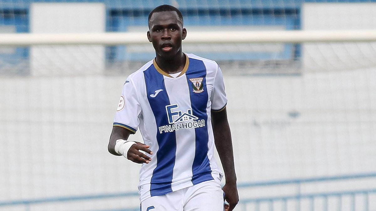 kikomartin's tweet photo. El @RealMadrid podría jugar mañana con Lamini Fati de titular en el eje de la defensa por los problemas que tiene Arbeloa. Hace apenas un año, el 8 de enero de 2025, se anunciaba su salida del @CDLeganes para firmar por la cantera merengue. Las vueltas que da la vida...

📸CD Leganés