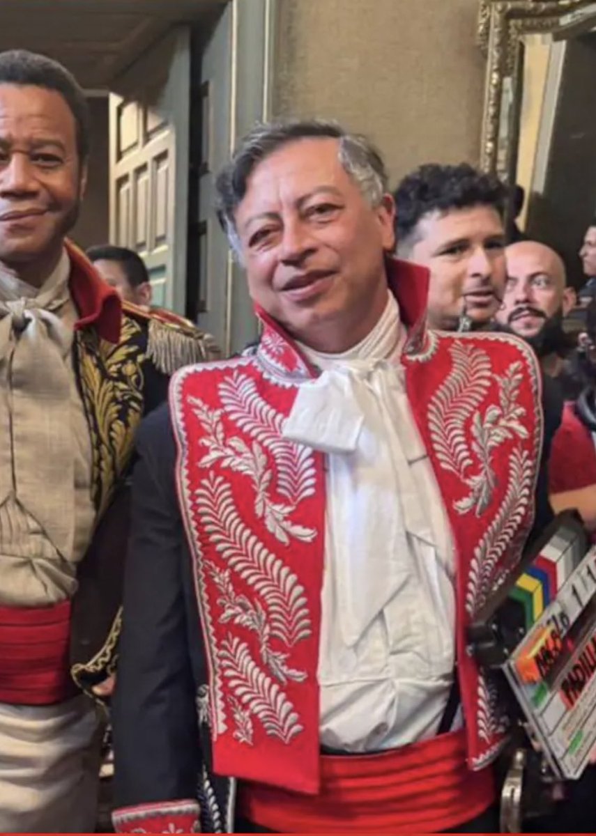 Tola y Maruja tweet media