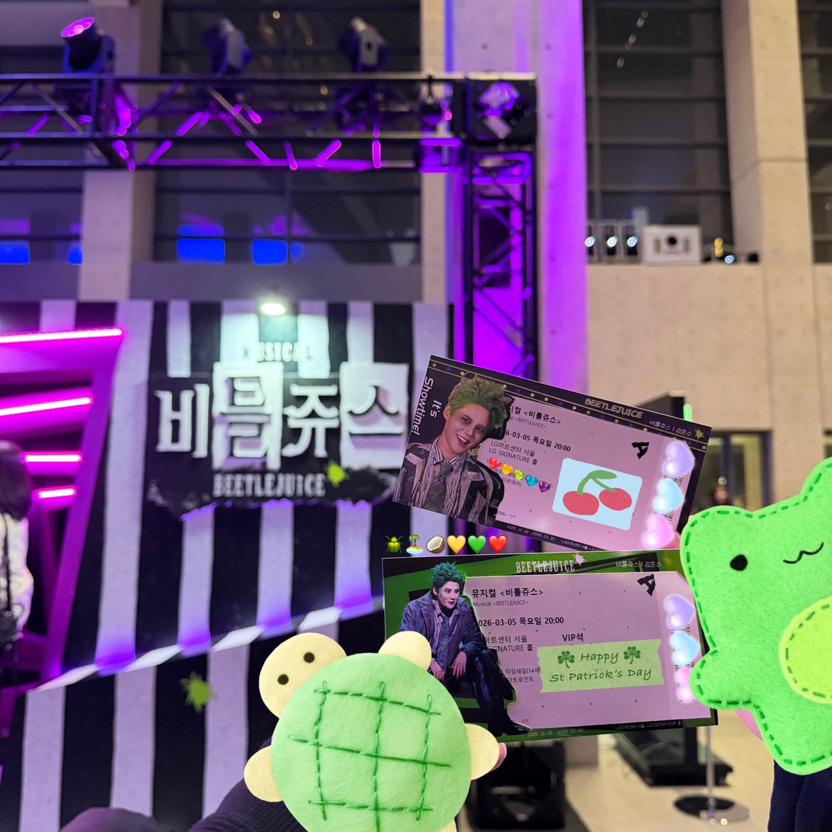 xiatheon's tweet photo. 하 급증식 에흉이 섭으라이즈까지
오늘 그냥 대만족
에흉이 표정 찍었어야했능데 아쉽군😂
관극메잇 절거웟다
티꽂 줬다 뺏기까지✌🏻

@에흉 님 왜 태그안되시는지.... https://t.co/6oNf9tw4eM