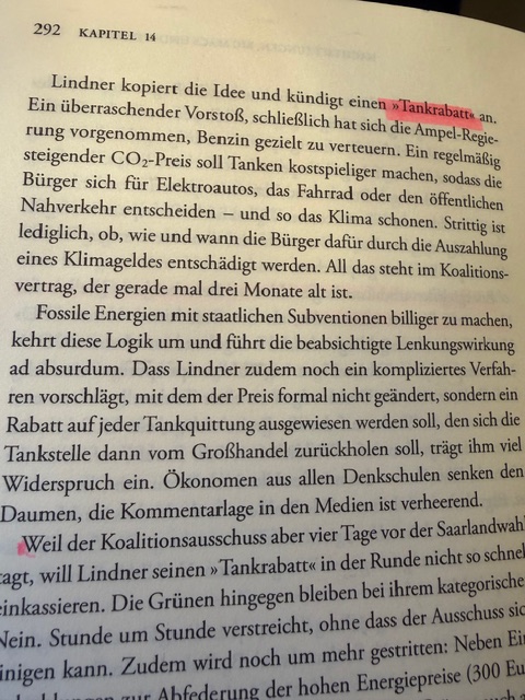 Robin Alexander tweet media