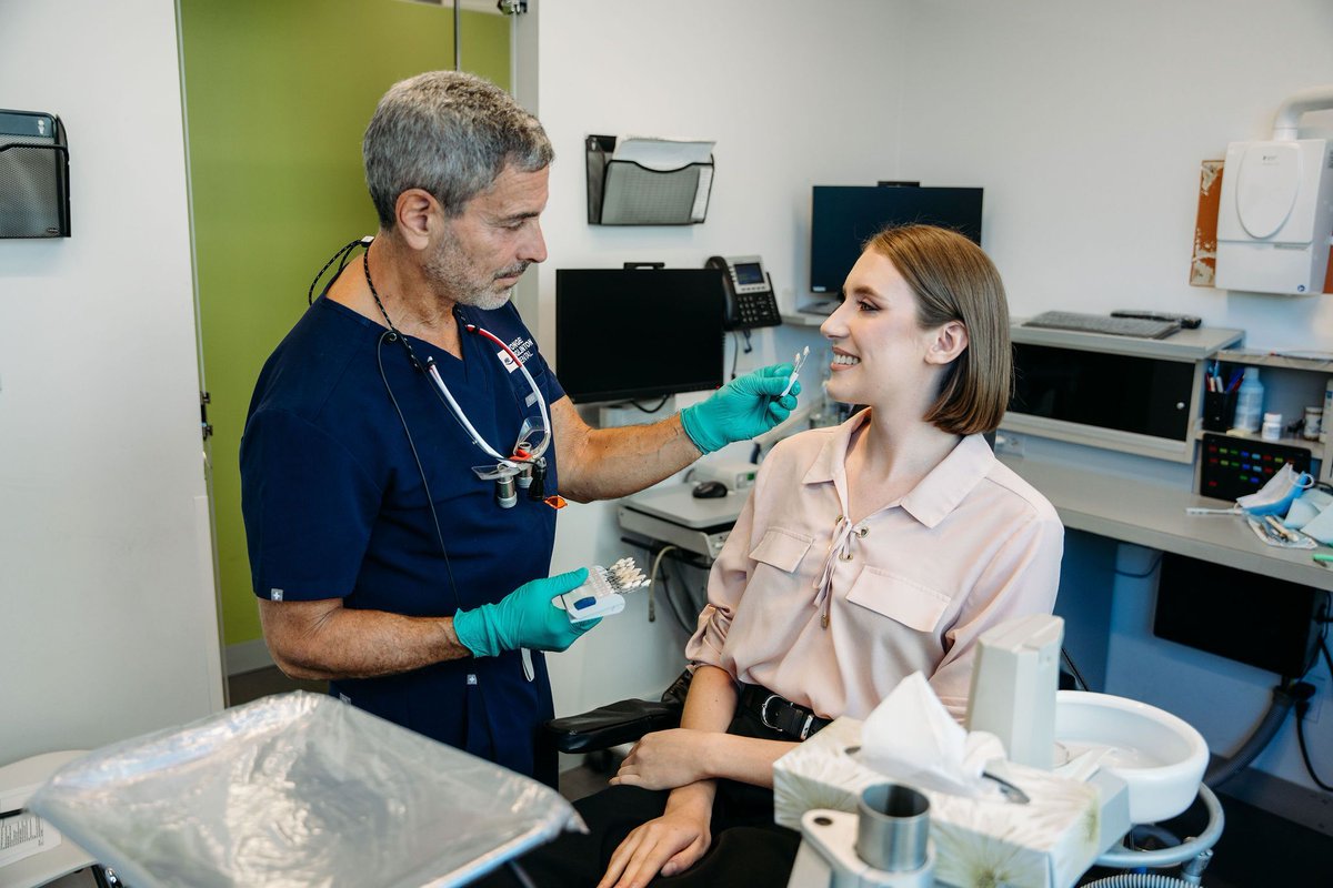 Smile makeover consult? Here's how it goes at Yonge Eglinton Dental:

We chat—what you don't love about your smile
Explore options (whitening, veneers, Invisalign...)
Photos + wax mock-up preview of your new smile

Real, no-rush process. 😊🦷
Book: link in bio

#SmileMakeover
