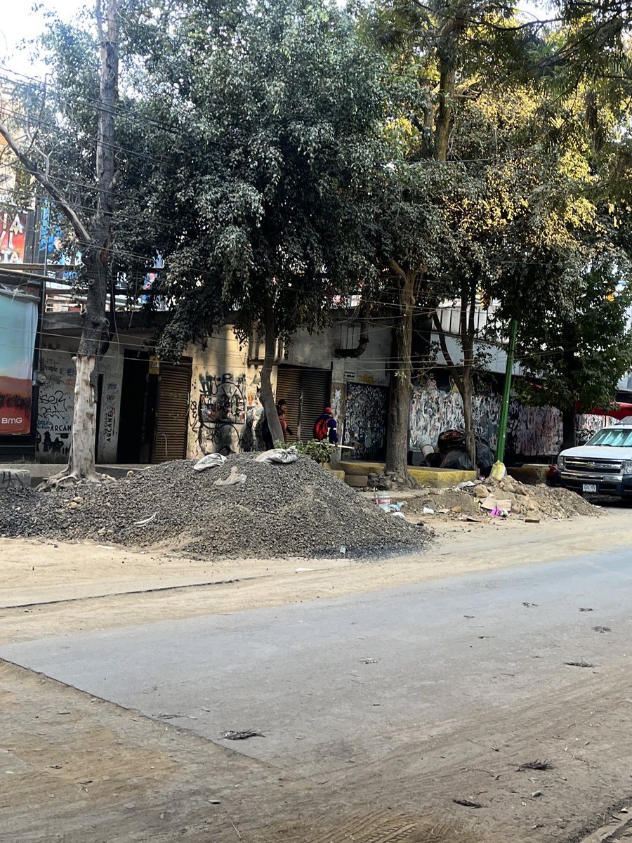 nuria_prz's tweet photo. @pcacuauhtemoc Hola, podrían venir a recoger la tierra y tapar la franja en Chilpancingo 65, Hipódromo Condesa. Gracias https://t.co/nMF3IFwcWN