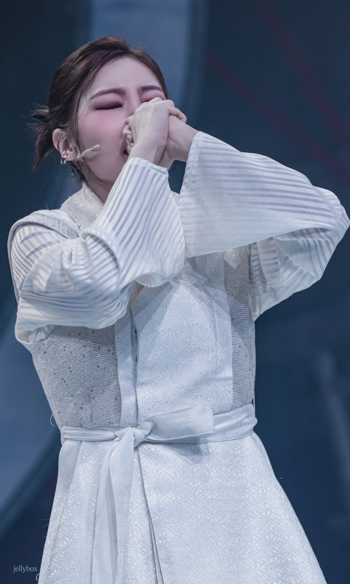 ᴊᴇʟʟʏ ʙᴏx tweet media