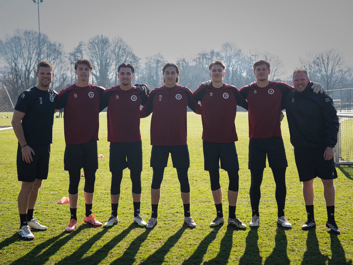 JordyRondeel's tweet photo. 🧤⚽️☀️ #GKteam #SamenDran https://t.co/TTB0nQwwfZ