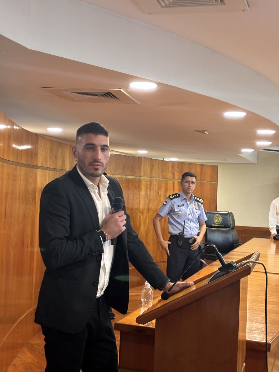 Gastón Olveira:

“Todos los futbolistas soñamos con jugar un mundial, a partir de ahora se pueden abrir varias puertas”

“Siempre mi prioridad es ayudar a Olimpia, no ocupar cupo de extranjero”

“El cariño de la gente es algo increíble, soy un agradecido, ojalá que pueda