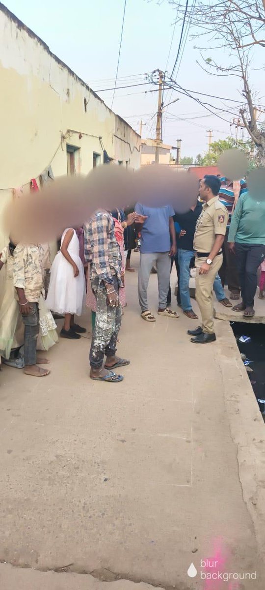 ಕ್ವಾರೆಲ್: 
ಇವೆಂಟ್ ಐ.ಡಿ. -2579569, ದಿ:05-03-2026 ರಂದು 112ಗೆ ಕರೆ ಮಾಡಿ ಚಿಕ್ಕಹುಲ್ಲೂರು ಗ್ರಾಮದಲ್ಲಿ ಅಕ್ಕ ಪಕ್ಕದ ಮನೆಯವರು ಸಣ್ಣಪುಟ್ಟ ವಿಚಾರಕ್ಕೆ ಗಲಾಟೆ ಮಾಡಿಕೊಂಡಿರುತ್ತಾರೆಂದು ತಿಳಿಸಿದ್ದು, ERSS ತಂಡ ಸ್ಥಳಕ್ಕೆ ಭೇಟಿ ನೀಡಿ ಅವರಿಗೆ ಗಲಾಟೆ ಮಾಡದಂತೆ ಬುದ್ಧಿವಾದ ಹೇಳಿ, ಹೊಸಕೋಟೆ ಠಾಣೆಗೆ ವಿಷಯ ತಿಳಿಸಿರುತ್ತಾರೆ.