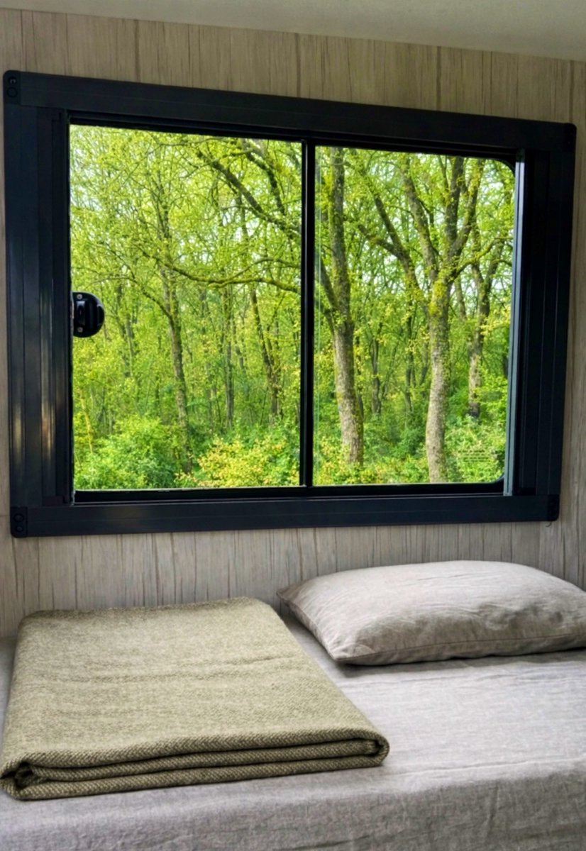 Sadeliğin ve sükünetin
olduğu bir hayat yaşa.
Fazlası yıpratır.

🚐🔥🏕️🌴