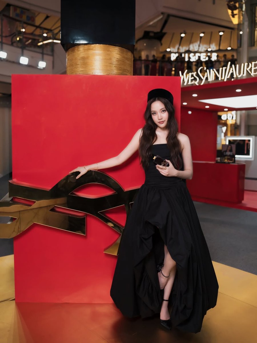 Freen Sarocha embodied pure elegance and sensuality at launch of YSL Beauty's LIBRE BERRY CRUSH fragrance! Rocking a stunning black gown with dramatic asymmetrical ruffles and a flowing high-low hem, she perfectly captured the "Dare to Crush" vibe. #FreenBecky #srchafreen