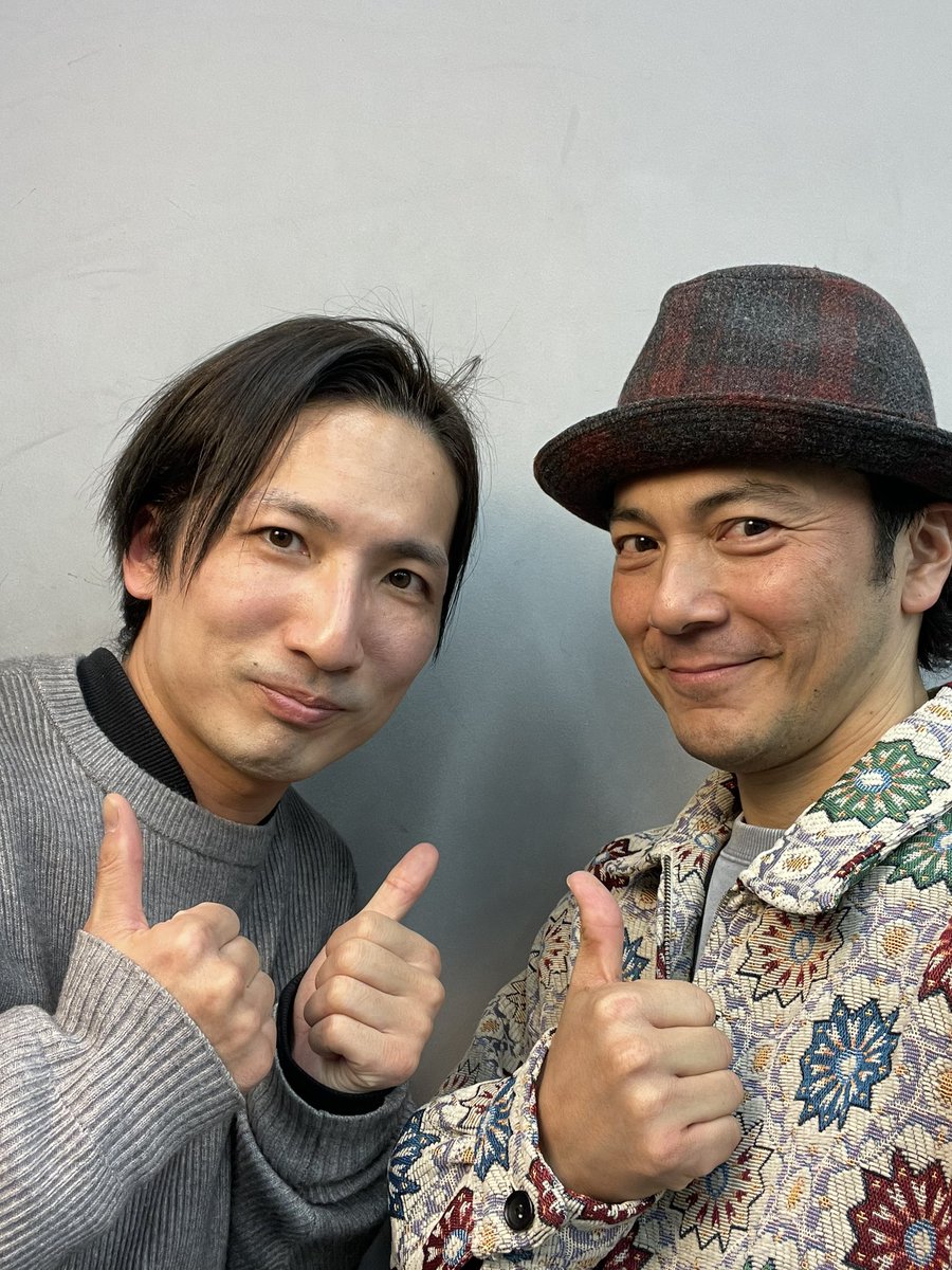 『インサイド・コーヒー』の稽古に行ってきました。
激富の和泉くんと一緒でした。
他の人の本番見られないんだよなぁ…。
面白そうなのになぁ…。
ちきしょー！

自分頑張ります！！！
観に来てね！

稽古終わりに2人で撮りました。