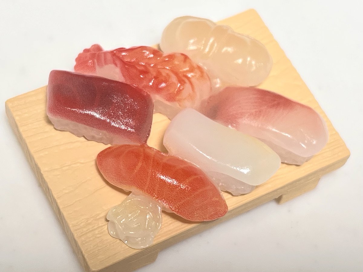 何故かセブンに美味しそうな寿司マグネットが売ってて思わず買ってしまった🍣