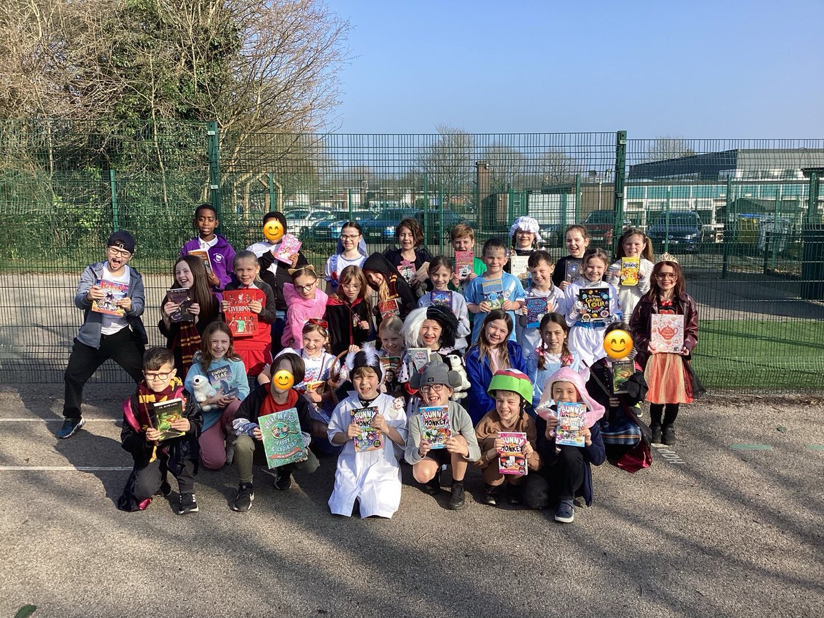 poultonlancelyn's tweet photo. Year 4 enjoyed world book day📕 @OakTreesMAT #PLexpression https://t.co/KWmP2NOtJM