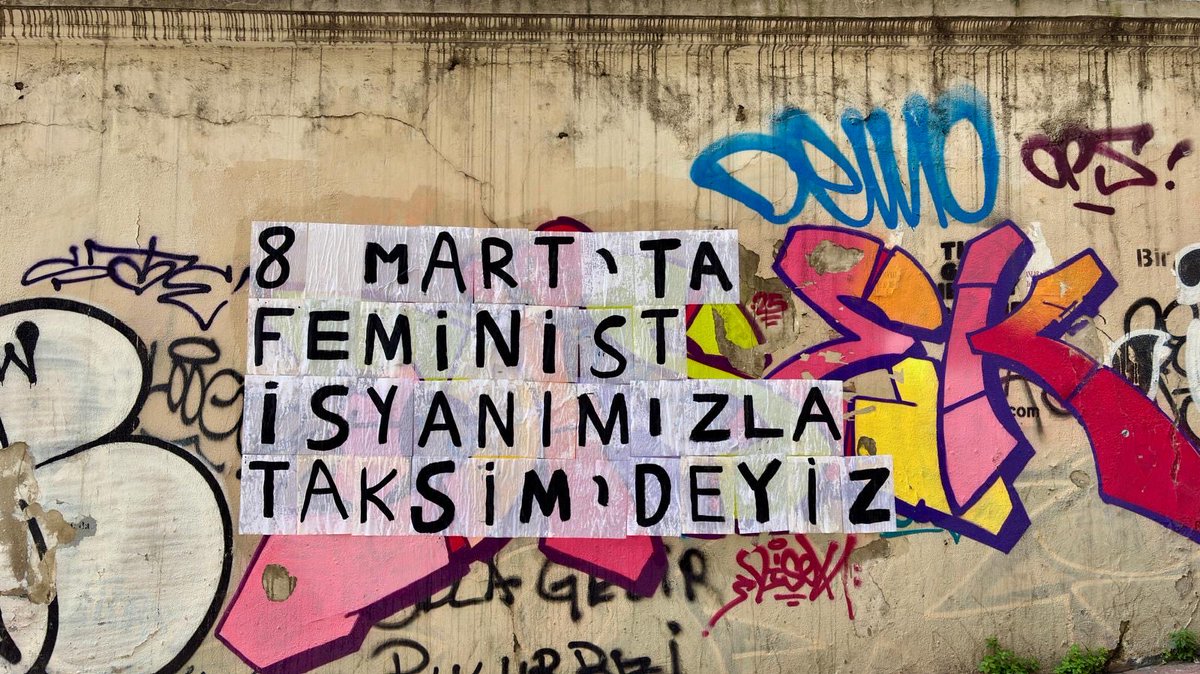 8MartYuruyus's tweet photo. SON 3 GÜN! 📢⚡️

Bu düzene seslenmek için değil; bizim için yaşanır başka bir dünya kurmak için 24. kez aynı kararlılıkla, aynı yerde, aynı saatte buluşuyoruz.

Çünkü biliyoruz: Dünya yerinden oynayacak kadınlar özgür olunca! https://t.co/CaBCI5rNVA