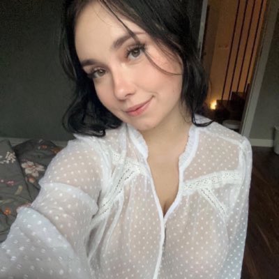 kimsarah252's tweet photo. #NewProfilePic https://t.co/XeGYN3z3xV