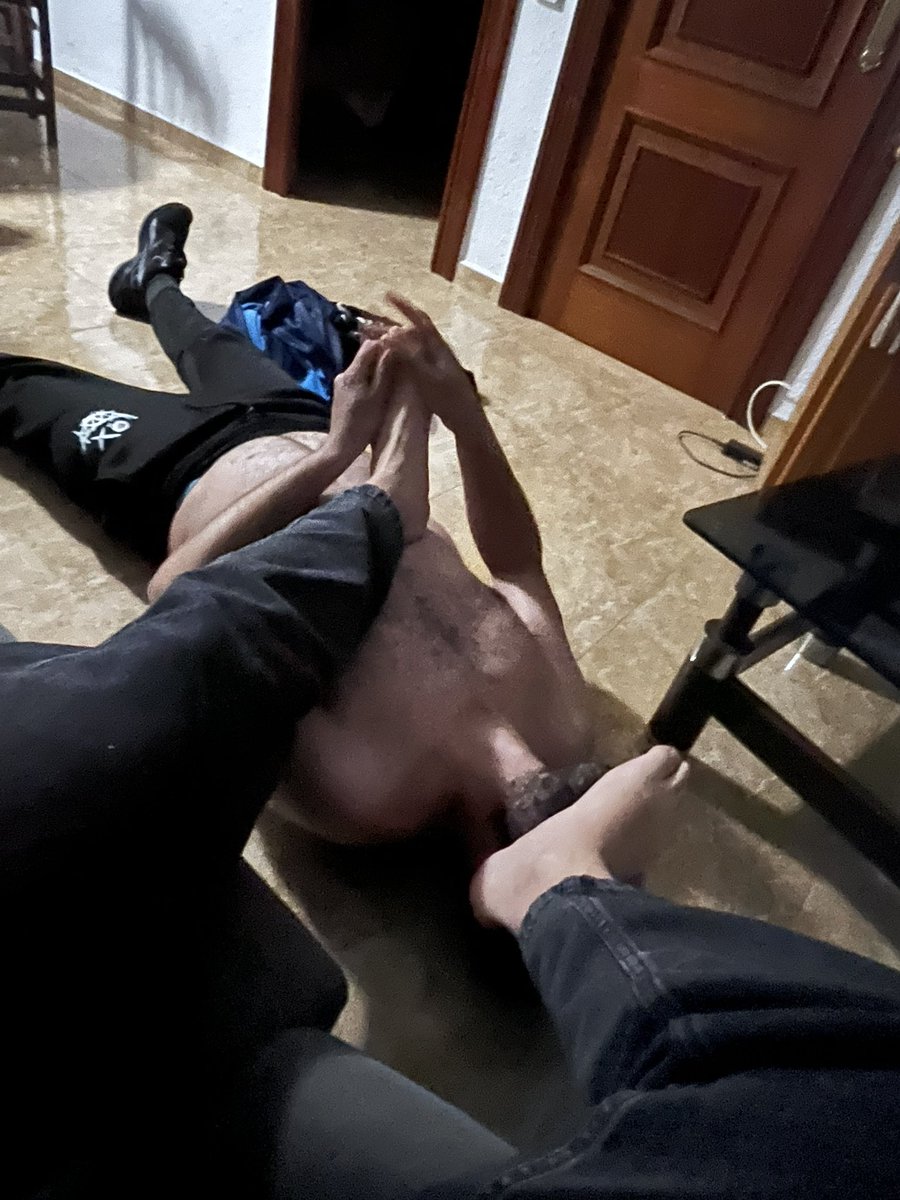 KamikeMaster's tweet photo. Mira como disfruta la puta perra sirviéndome si quieres estar como el a mis putos pues ya sabes lo que hacer cerdas a mi puto privado a suplicar un poco de mi atención 
🦶🏼💶 https://t.co/AnAX6NTICS