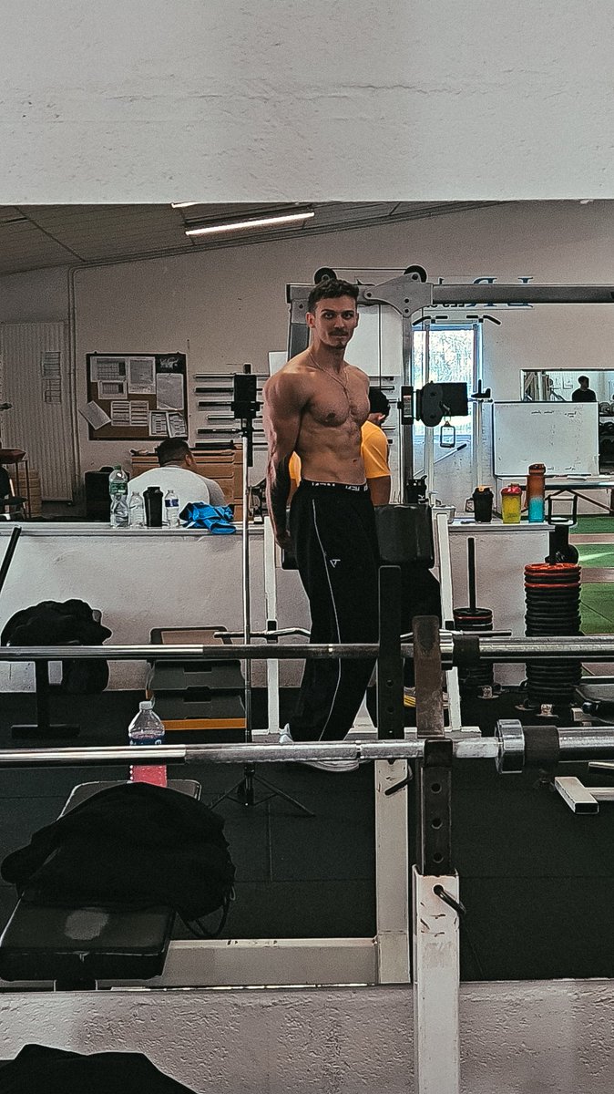 Flachony tweet media