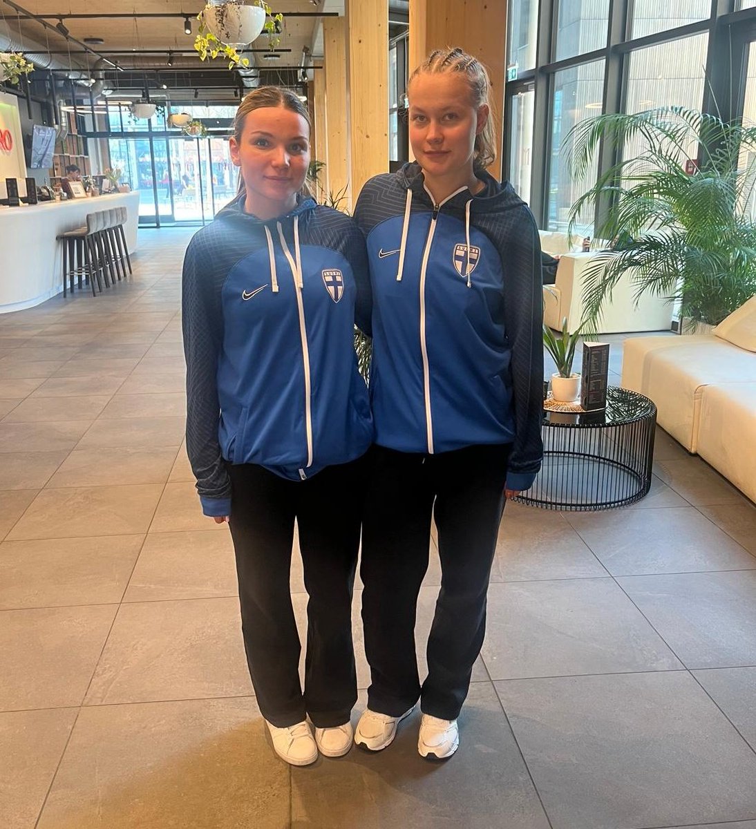 Terveisiä Itävallasta! 🇫🇮

Punamustien Melisa Arifi ja Helmi Kumpulainen ovat viettäneet tämän viikon U19-maajoukkueen matkassa Itävallassa. Kaksikko sai vastuuta kaksoismaaottelun molemmissa otteluissa.