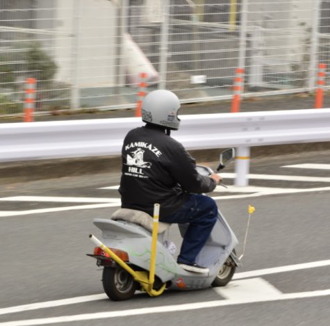 本当は拡声器つけて

Bananaramaとか流しながら走りたかった

入場曲はI Can't Help Itとか…