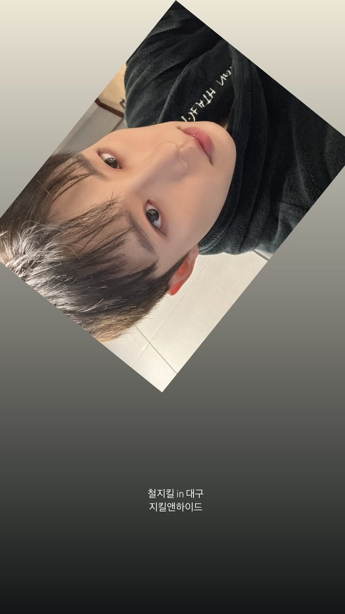 cheolin_luv's tweet photo. 몇달만에 다시 보는 가운,,,
이와중에 폴로 브랜드거인줄은 처음알았다.. 
되게 비싼가운이였네.. 🫢 https://t.co/N15SKNI6QS