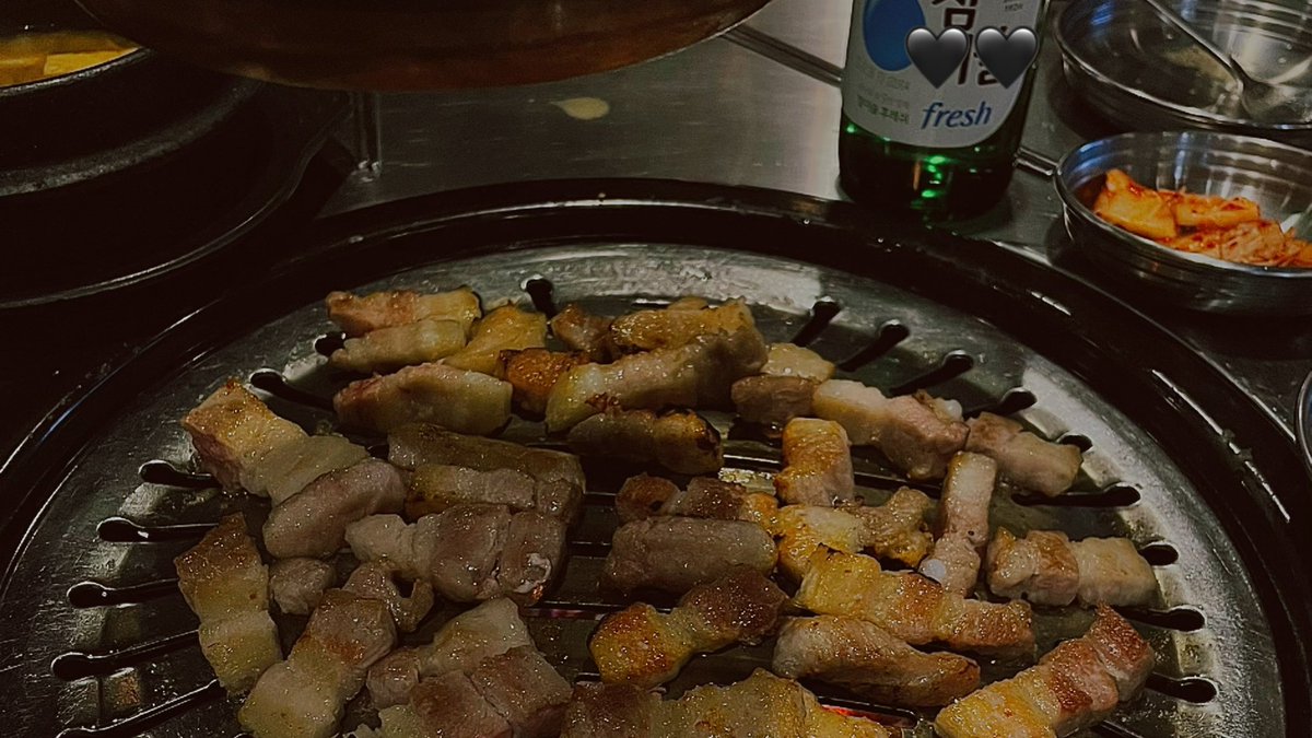 shinmin_psh's tweet photo. 3/3 삼겹살과 된장찌개 먹고 인증하는 날 🥓
나두 우리 애들 덕분에 오랜만에 고기 먹었엉ㅋㅋ 바쁘느라 좀 늦었지만 그래도 행복!💙
#3D1 #삼겹드라이브원 https://t.co/WO3JuaxqXp