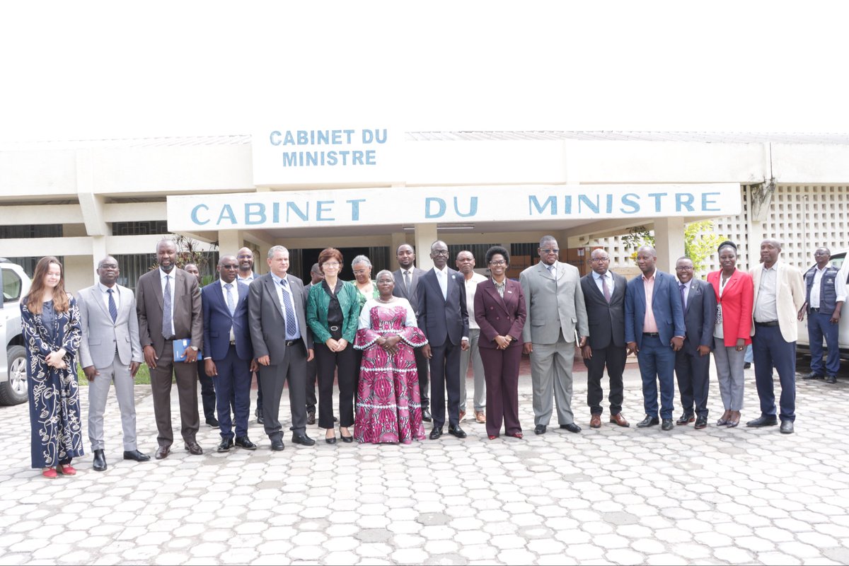 girujeanbo's tweet photo. En visite au Burundi, ce 05/03, dans les locaux du MSP, le Directeur Régional Afro. de l’OMS a tenu une réunion de travail avec le ministre de la Santé publique et les partenaires du Groupe Santé ( Africa CDC, OMS, UNICEF, PNUD, Enabel Belgium , Agence de Développement Française. https://t.co/QfrSeAvEYV