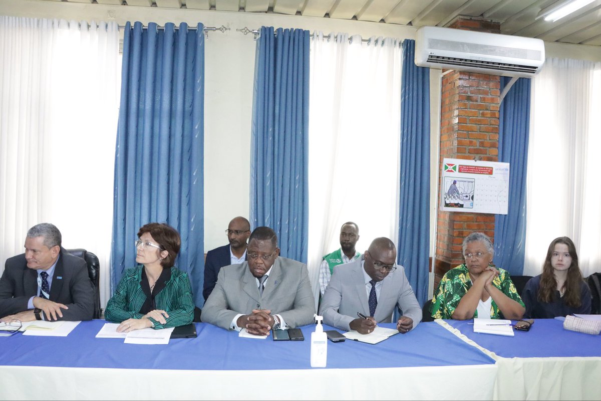 girujeanbo's tweet photo. En visite au Burundi, ce 05/03, dans les locaux du MSP, le Directeur Régional Afro. de l’OMS a tenu une réunion de travail avec le ministre de la Santé publique et les partenaires du Groupe Santé ( Africa CDC, OMS, UNICEF, PNUD, Enabel Belgium , Agence de Développement Française. https://t.co/QfrSeAvEYV