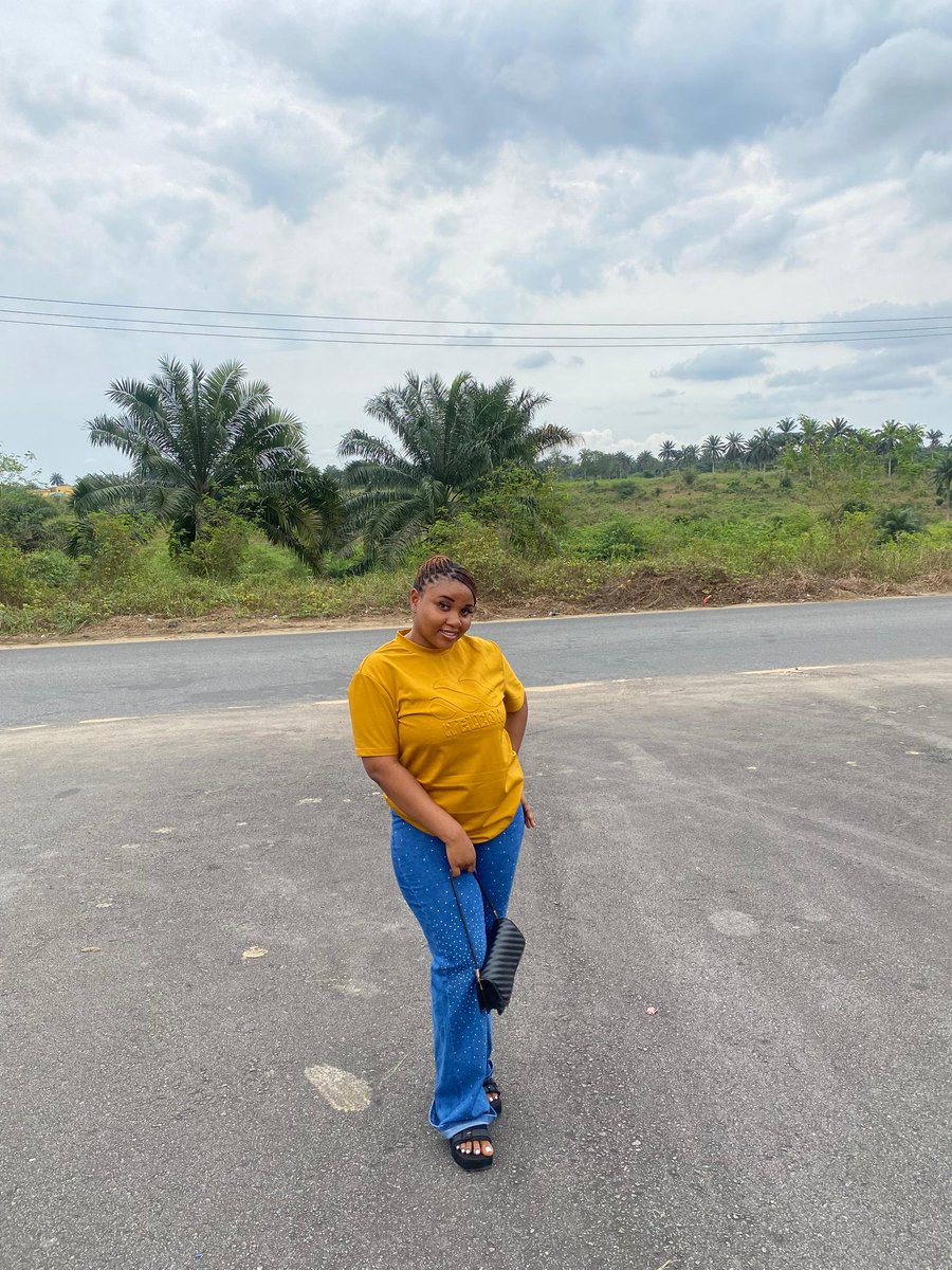 Mfonobong0's tweet image. See me then vs now 😭😂 #Throwback #GlowUp