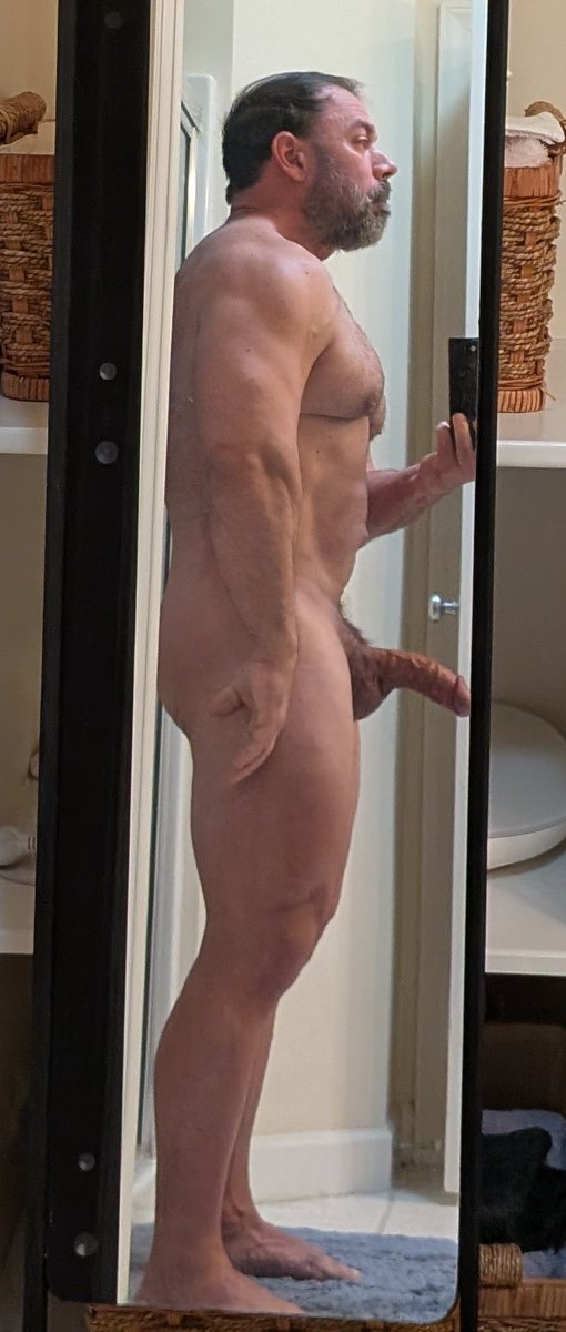 ultracon27's tweet photo. Before and right after I see my bulging chest in the morning https://t.co/9yX5GzFNal