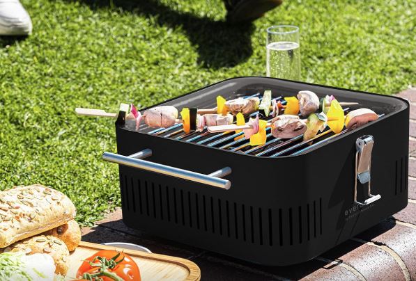 TailgaterMag's tweet image. This is a cool tailgate grill - amzn.to/3P1rQhs

#tailgate #tailgating #grill #grilling #party