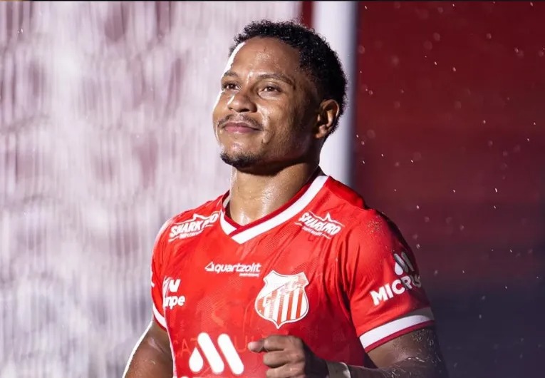 MAIS UM NOME

Ponte Preta encaminha contratação de atacante do Capivariano 👉 glo.bo/3MVOkjr

Atacante de 26 anos deve chegar por empréstimo para Série B e Copa do Brasil

📸 Bruno Cruz