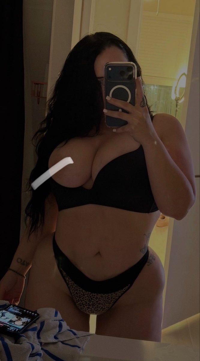 Mandi May 💋 tweet media