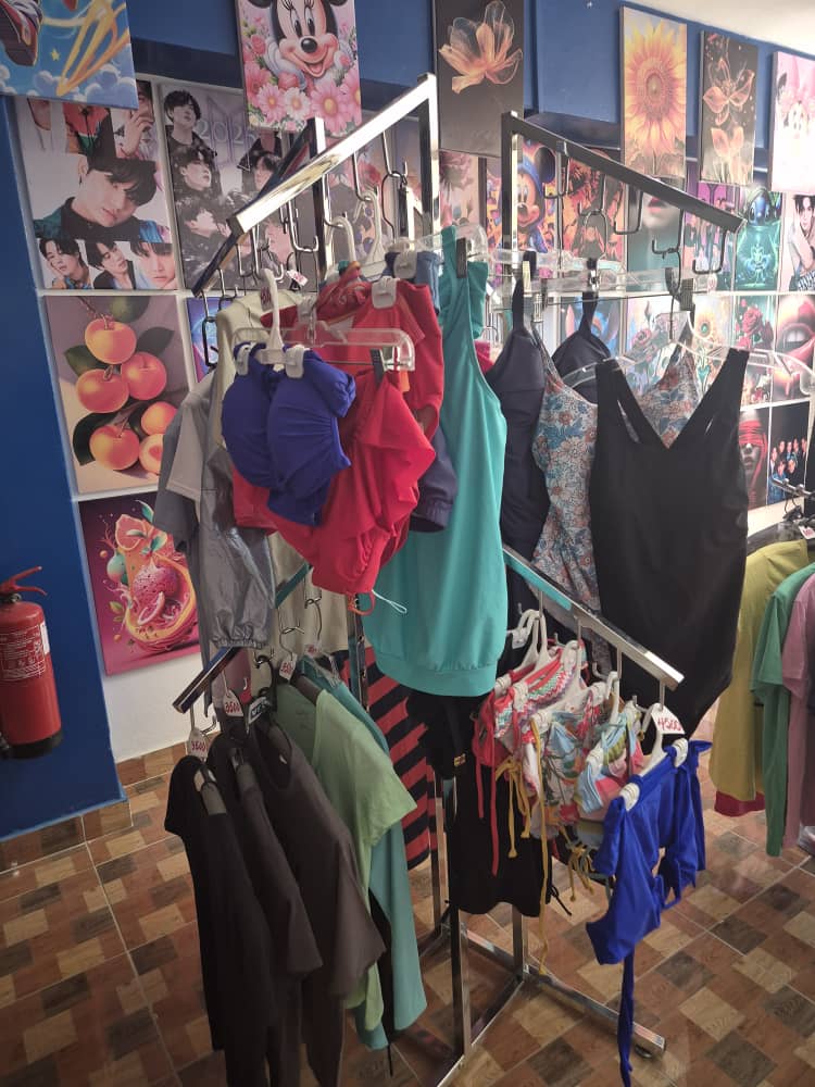 GteArtexComun's tweet photo. En la red de tiendas de Artex Granma encontrarás todo en un solo lugar:
✨ Talabartería
📚 Literatura y entretenimiento para niños
✏️ Materiales de oficina y escolares
👗 Confecciones
🏠 Útiles del hogar
🛠️ Kits de herramientas
💍 Bisutería
🍽️ Opciones gastronómicas
¡Y mucho más! https://t.co/jnUheHyCiW