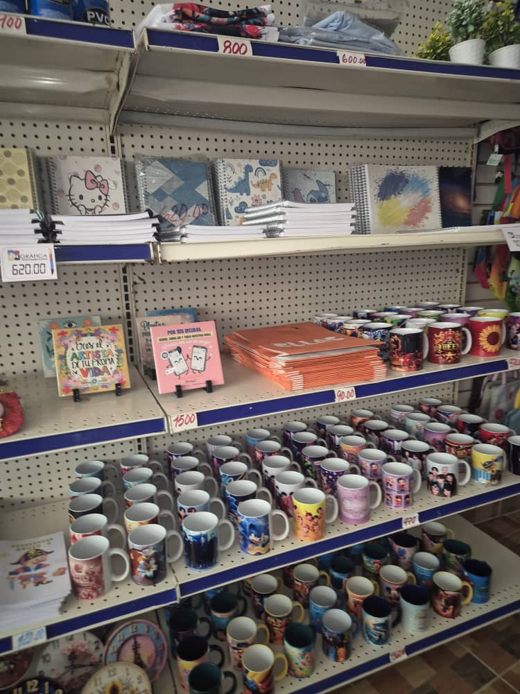 GteArtexComun's tweet photo. En la red de tiendas de Artex Granma encontrarás todo en un solo lugar:
✨ Talabartería
📚 Literatura y entretenimiento para niños
✏️ Materiales de oficina y escolares
👗 Confecciones
🏠 Útiles del hogar
🛠️ Kits de herramientas
💍 Bisutería
🍽️ Opciones gastronómicas
¡Y mucho más! https://t.co/jnUheHyCiW