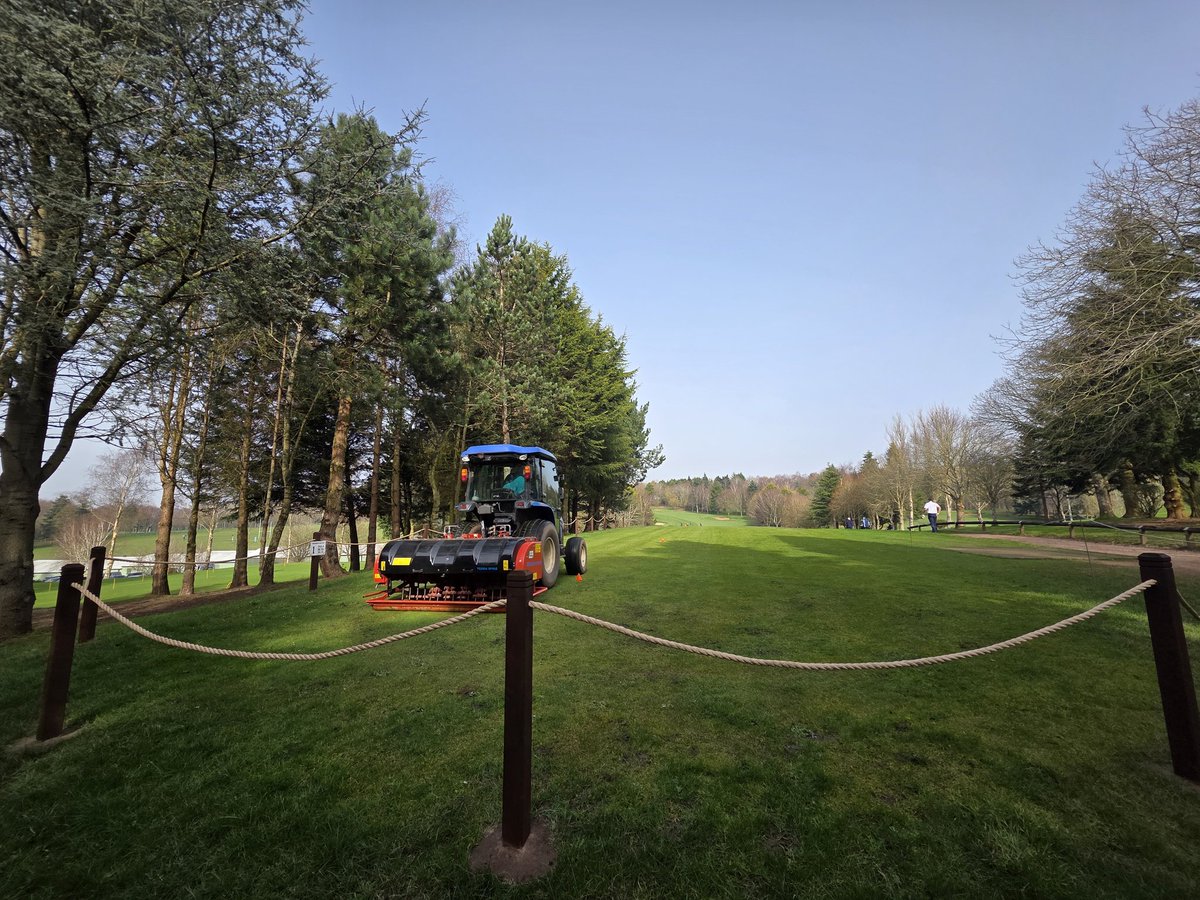 BromsgroveGK's tweet image. Taking advantage of the weather and making a start on spring renovations by verti draining tee boxes with 20mm tines at a depth of 10 inches 
#renovations #wiedenmann #Golf #aeration