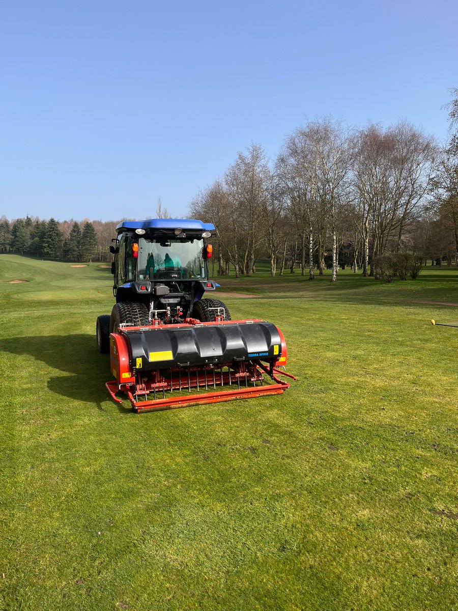 BromsgroveGK's tweet image. Taking advantage of the weather and making a start on spring renovations by verti draining tee boxes with 20mm tines at a depth of 10 inches 
#renovations #wiedenmann #Golf #aeration