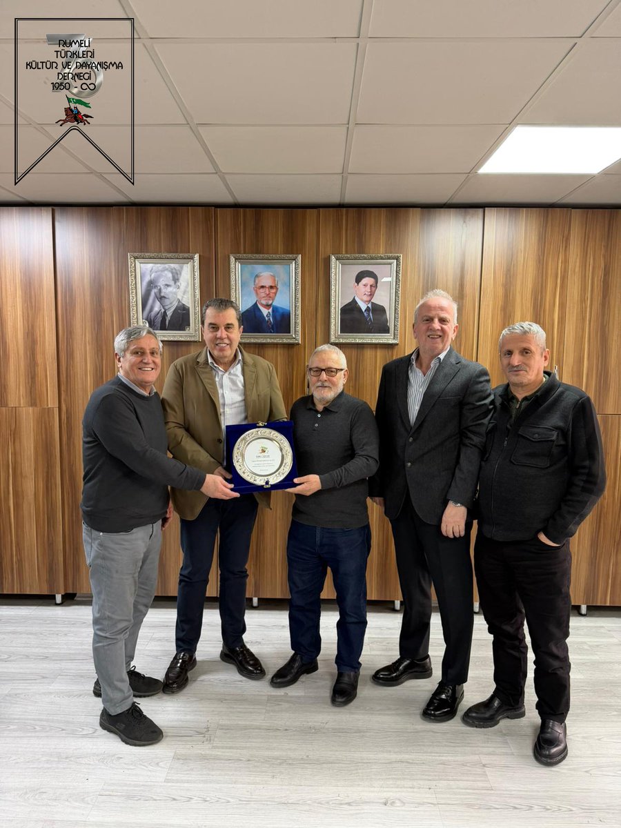 Kıymetli bağışçılarımızdan Zülbaharoğlu Ailesi’ni ziyaret ederek bir araya gelmenin memnuniyetini yaşadık. 🤝

Derneğimize sundukları değerli destek ve katkılar dolayısıyla, başkanımız Özcan Sönmez tarafından kendilerine teşekkür plaketi takdim edildi.

Sıcak ve samimi bir