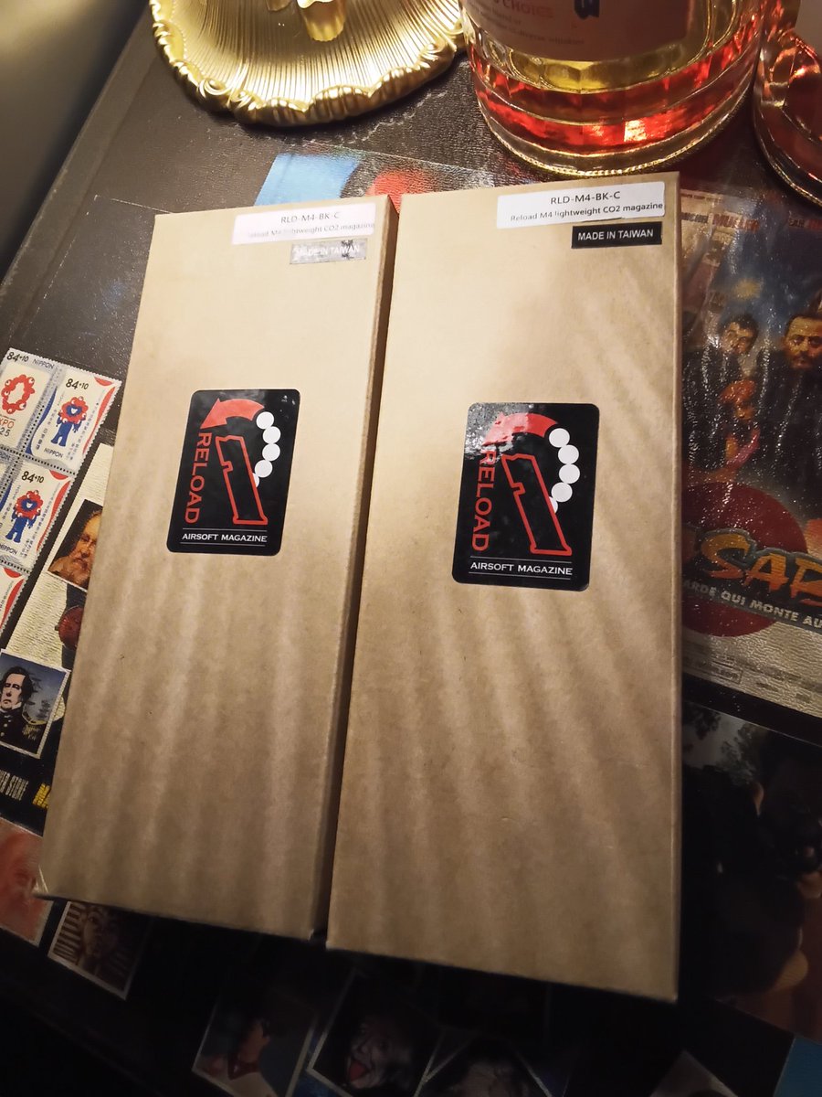 RELOADのCO2マガジン二本追加 これで、8本揃った。
