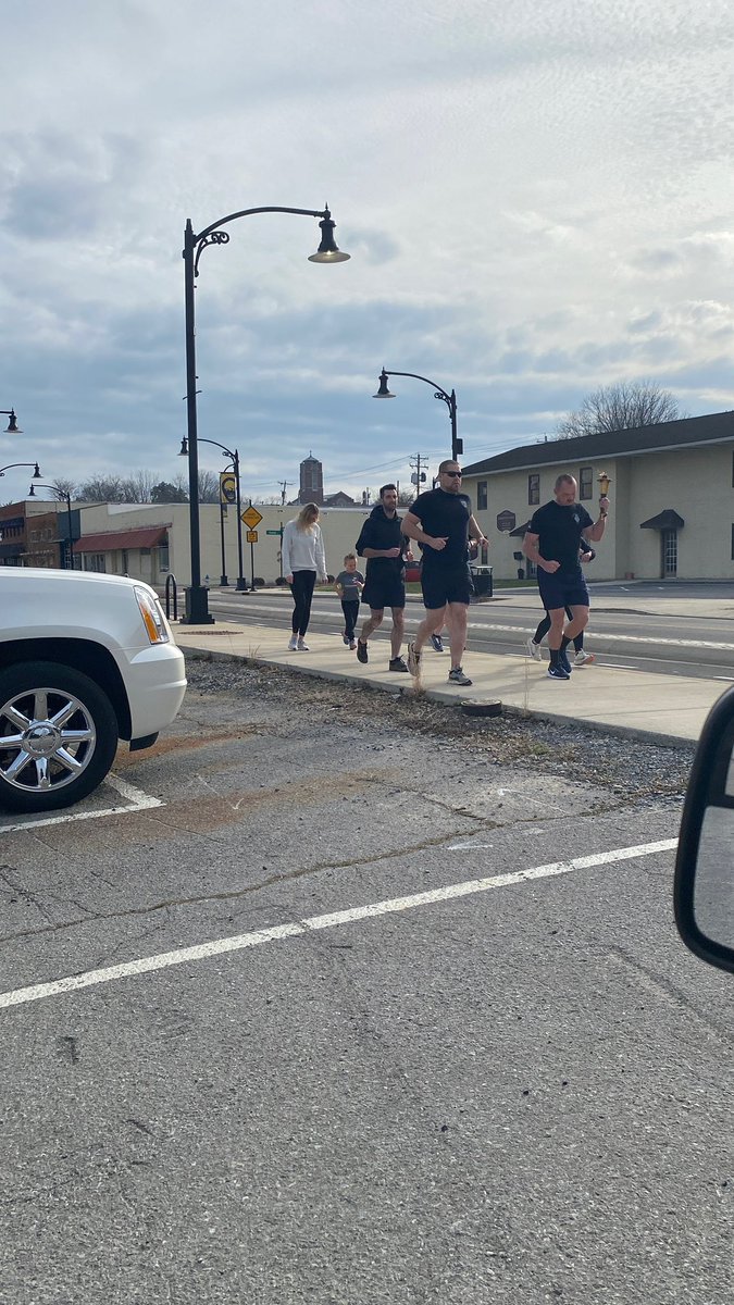 THPFallBranch tweet media