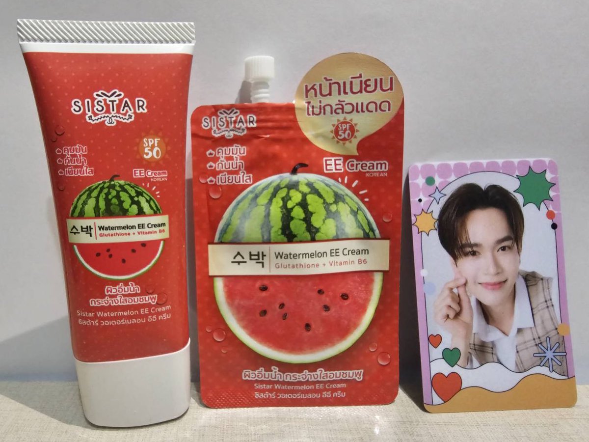 #ครีมแตงโมต้องซิสต้าร์ เมคอัพเบสกันแดด หน้าเนียนไม่กลัวแดด คุมมัน กันน้ำ กันเหงื่อ แต่กันความน่ารักน้องมาร์คไม่ได้เลย มาร์คสตอรี่ขอใช้ตามจะได้ตกหลุมรักน้องมาร์ค(อยู่แล้ว) เอ้ย! ตกหลุมรัก #อีอีแตงโม ไปกับน้องมาร์คค้าบ😳🍉❤️

#ซิสต้าร์ #SISTAR
#markjrtn