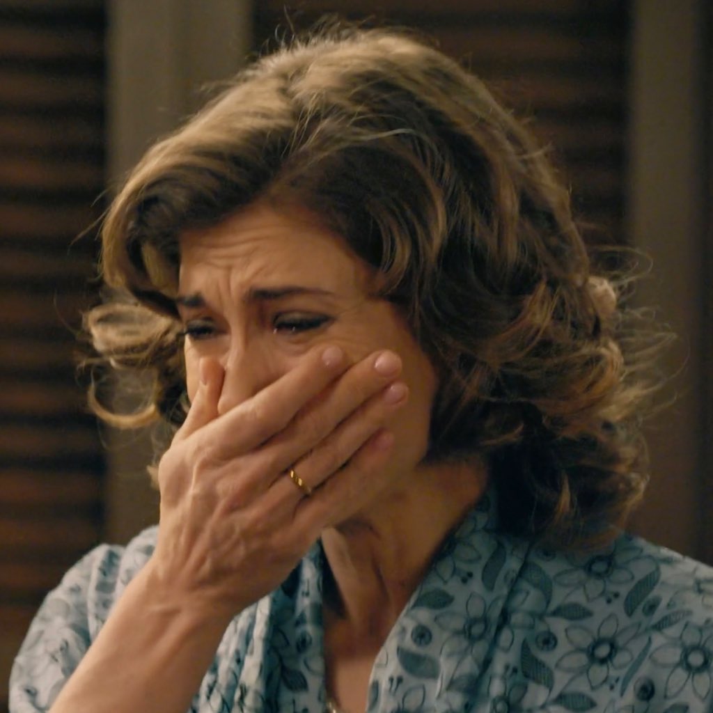 “pero yo le pedí a dios que, por favor, no amaneciese, que fuese una noche eterna.”

“me he despertado y no estabas a mi lado. no he podido evitar estremecerme al pensar que todo había sido un sueño. de repente, has entrado por la puerta, aún desnuda. te has tumbado a mi lado,